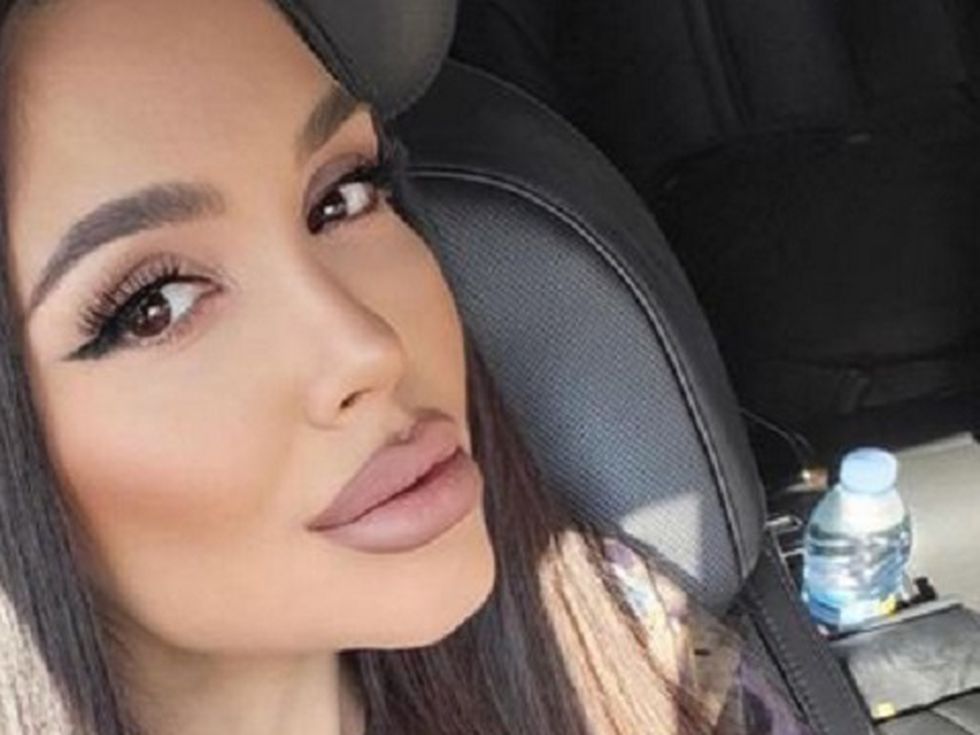 Фолкпевица едва не роди на сцената, феновете притеснени