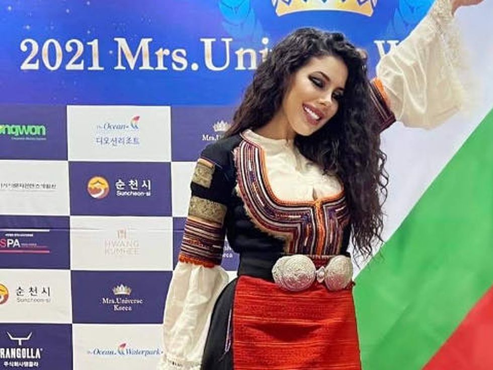 150-годишна носия донесе корона на Мисис България Валери Стефанова в Корея