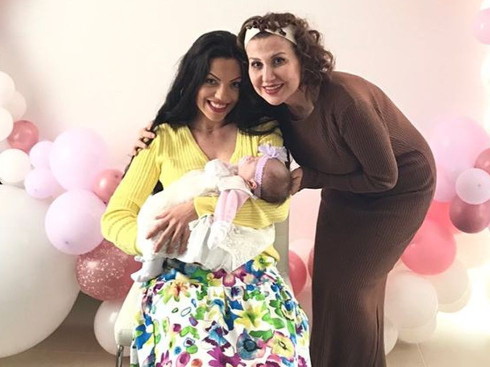 Илиана Раева сподели суперсладък кадър на новородената си внучка