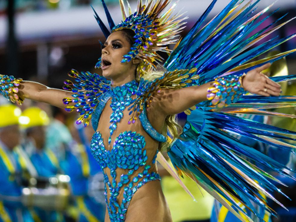 Карнавалът в Рио де Жанейро се завърна по-бляскав от всякога след 2 години затишие (снимки)