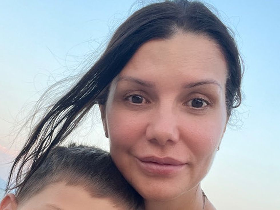 Кали заведе музикантите и екипа си на тиймбилдинг в Гърция