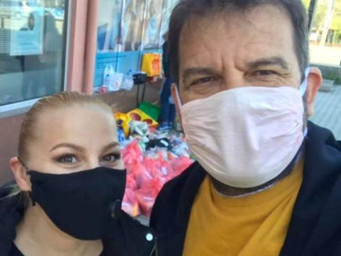 Певицата Десислава дари продукти и дрехи