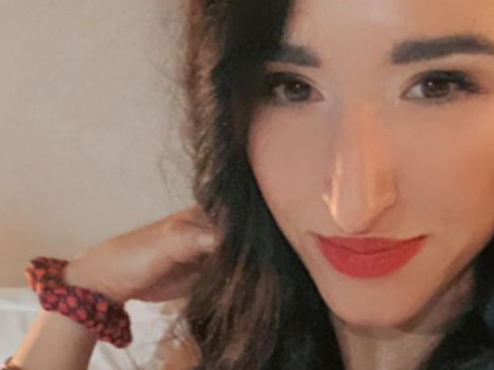 Мария Илиева и Лора Караджова в ролята на орисници на бебето на Сантра