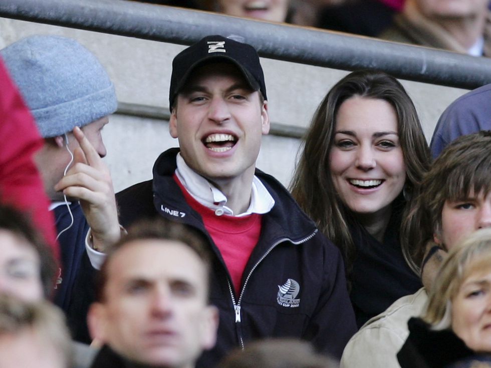 Като разюздани младежи: Вижте как Кейт и Уилям купонясват преди брака си!