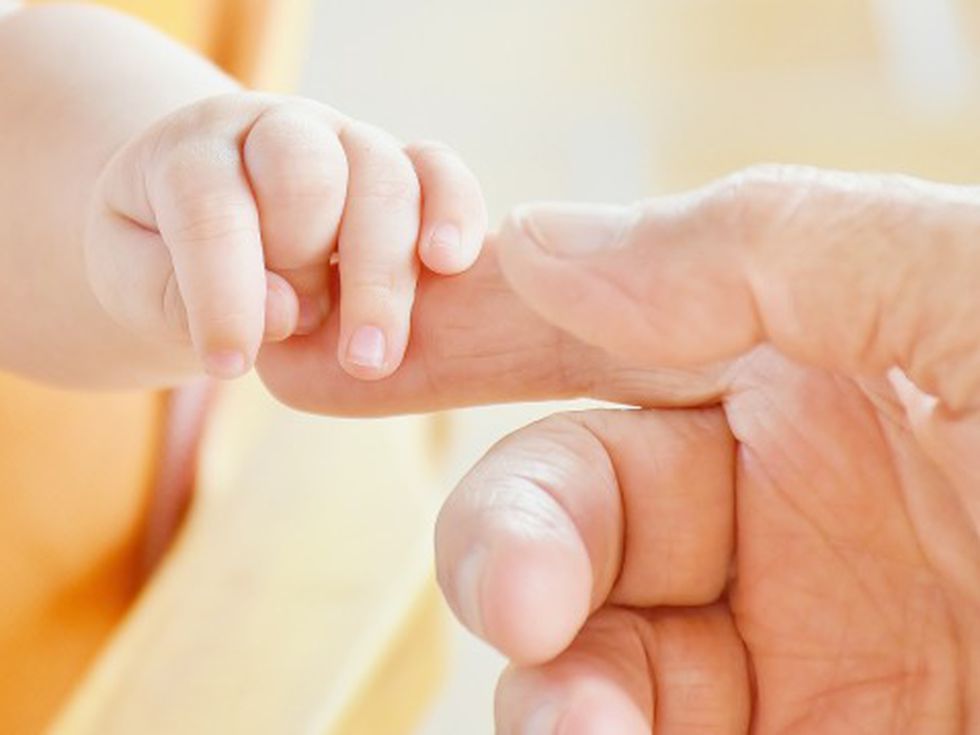 Жена роди бебето си по-рано, за да го види умиращият ѝ съпруг