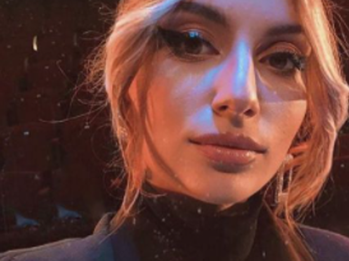 Михаела Маринова подпали мрежата с това деколте (снимка)