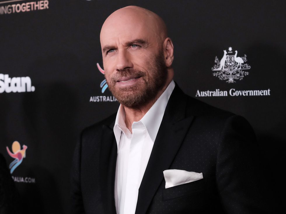 Вижте какви ги върши Джон Траволта с Боинг 737 (Видео)