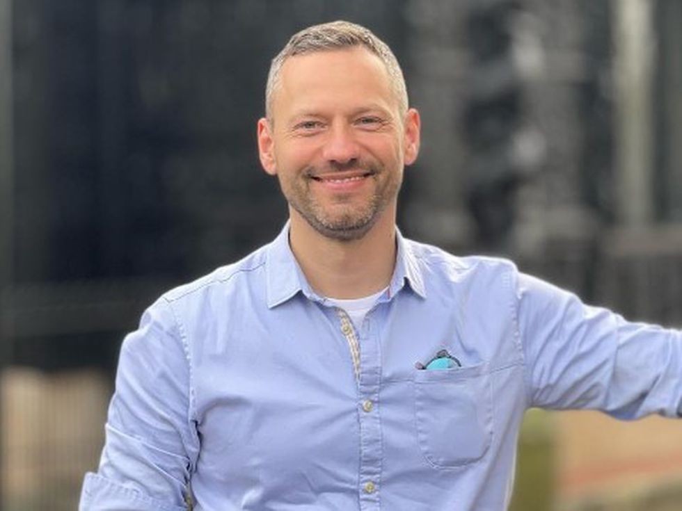 Орлин Павлов заряза сцената, ще гледа кокошки