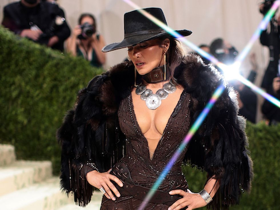 Пандемия ли? Вижте уникалната Met Gala и най-добрите рокли на звездите (снимки)
