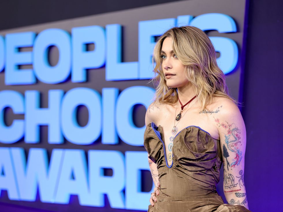 Дъщерята на Майкъл Джексън лъсна гола, докато прави лунно заклинание