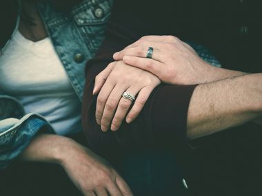 Любовта трае 3 години, никога не се караме с мъжа ми и никога секс на първа среща. Ама какви са тези лъжи?