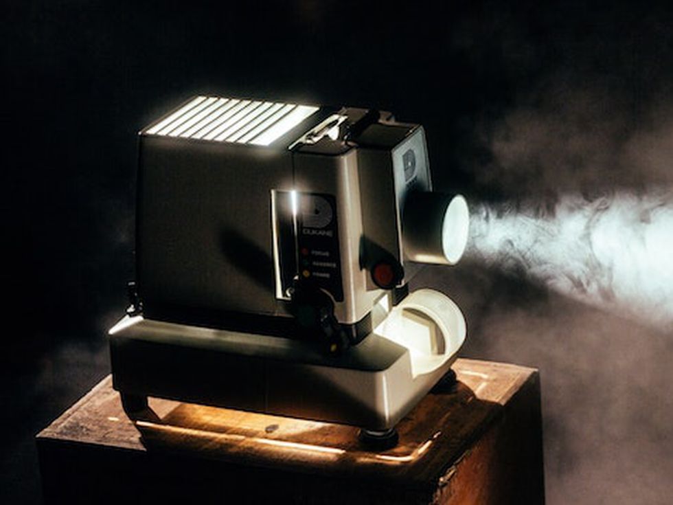 Напусна ни уникалната Моника Вити