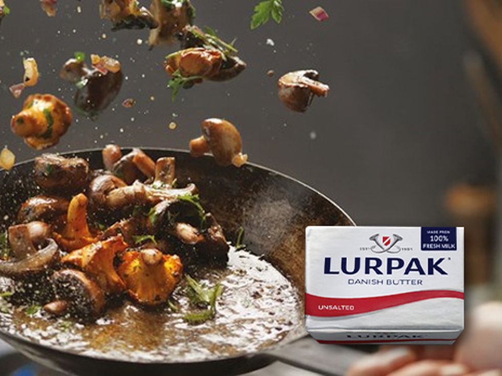 Сотирани гъби с масло, люта чушка и подправки