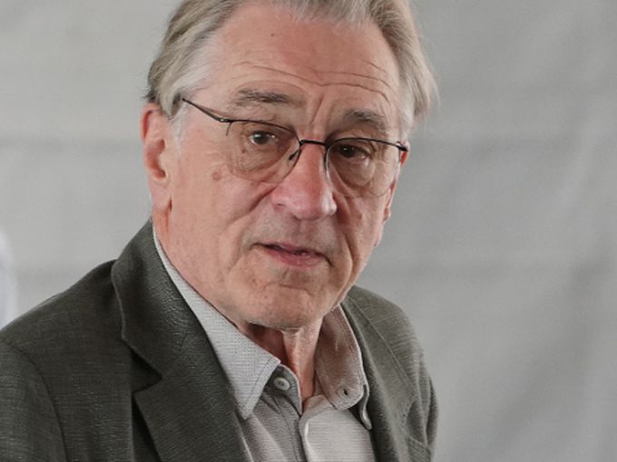 Опасно близо: Робърт де Ниро отваря хотел в Гърция