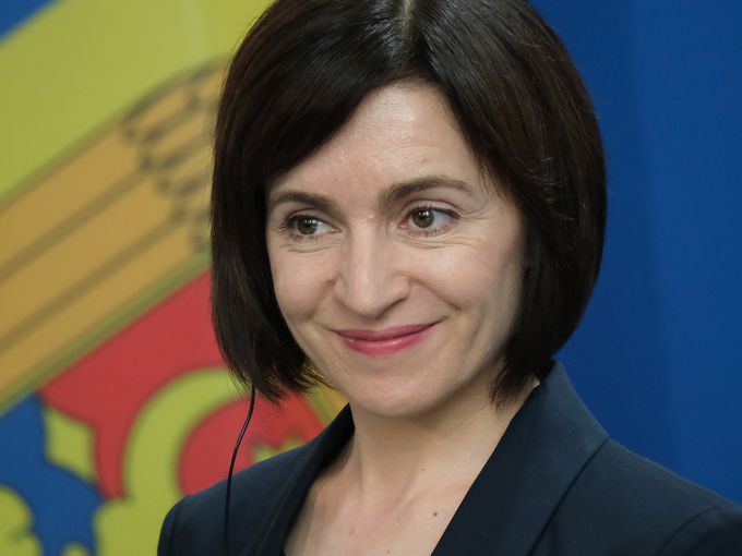 За нея говори целият свят: Мая Санду – първата жена президент на Молдова