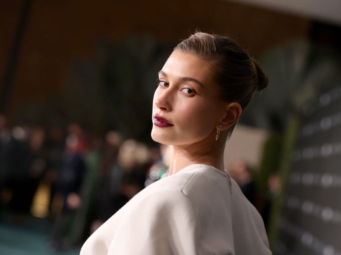 Хейли Бийбър с гореща фотосесия по бельо