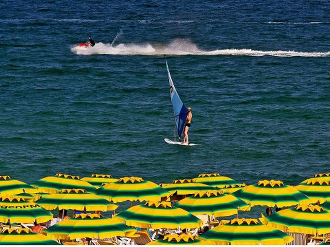 В България на море? Струва ли си за едната БЕЗПЛАТНА сянка?!