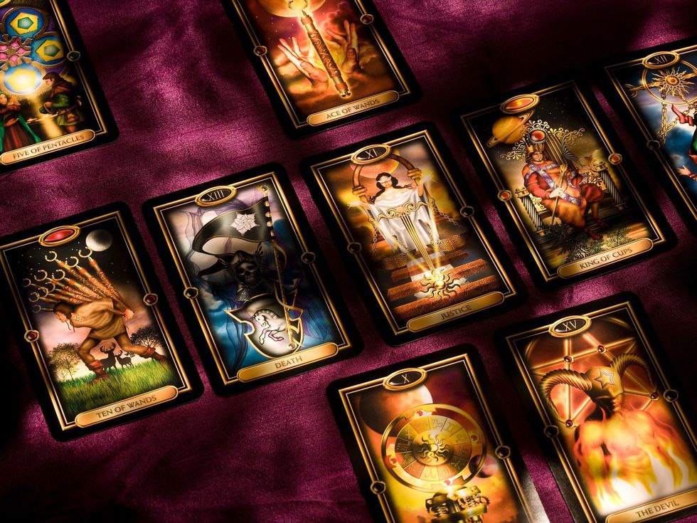 Таро хороскоп за октомври: Ето кои зодии трябва да се доверят на интуицията си този месец
