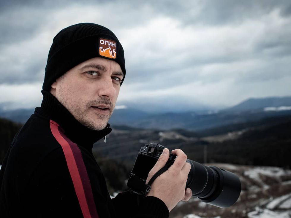 Владо Карамазов с фото пробив, снима за Vogue!