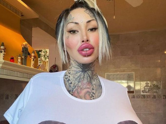 Запознайте се със скандалната Мария Магдалена, която вече е Себастиан