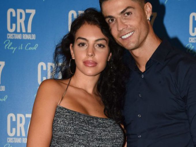 Джорджина на Роналдо показа как прави секси дупе като на Ким Кардашиян (снимки)