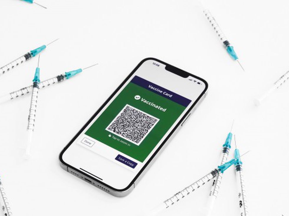 Свалиха Ути Бъчваров от самолета заради ПСР. У нас от днес затварят заведенията