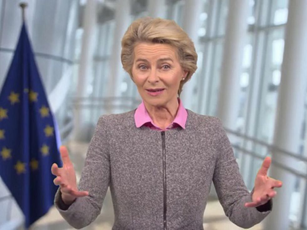 За стола на една жена с характер: Урсула фон дер Лайнен и усмивките от социалните мрежи