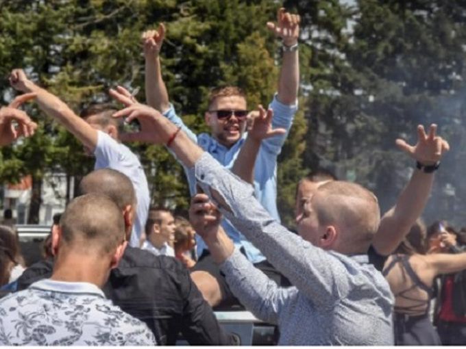 Мила татковина: Десет, девет, осем... Абитуриенти бягат от полицията!