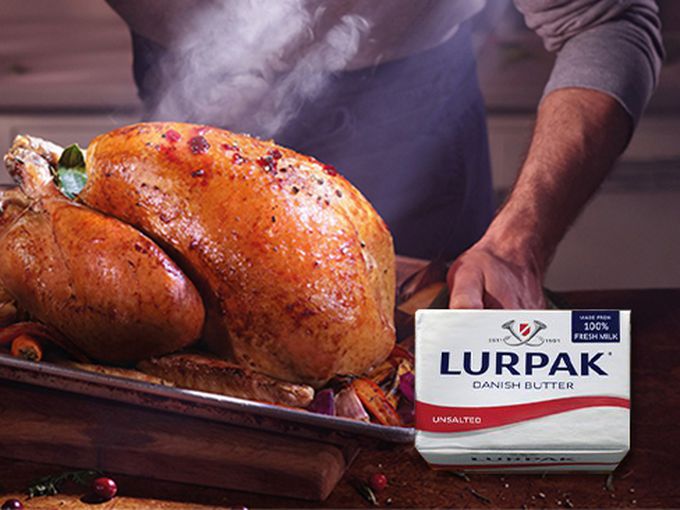 Печена пуйка с глазура от портокал и червени боровинки