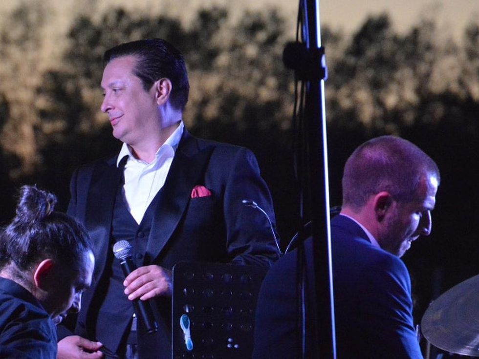 Васил Петров пее Чаплин и Бийтълс в София и Созопол