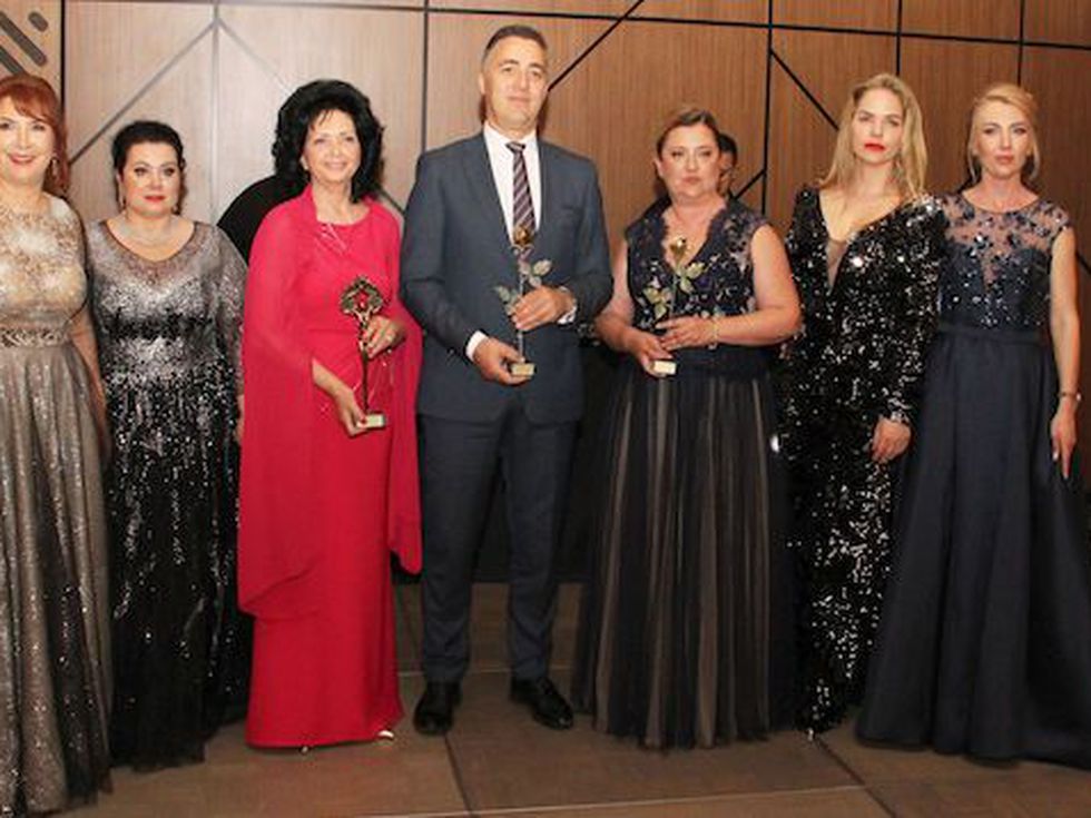 80 хиляди лева събра Балът на жълтата роза в София - дават ги за лаборатория на Техническия университет