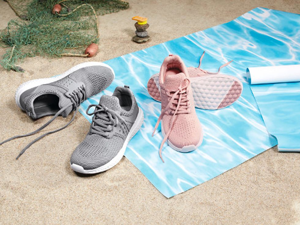 Lidl представя първите си спортни обувки, произведени от 100% рециклирана пластмаса