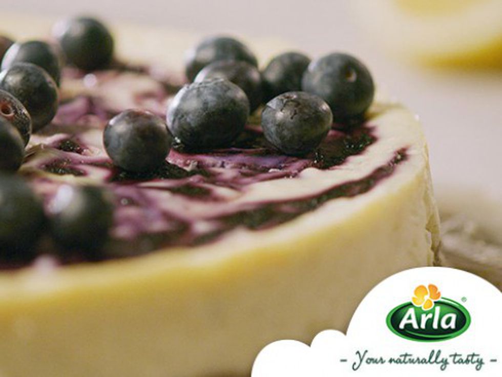 Боровинков чийзкейк с крем сирене Arla и бял шоколад