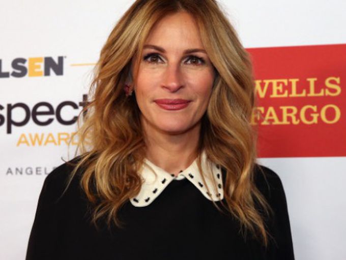 Джулия Робъртс по розови бикини в шестото си десетилетие (снимки)