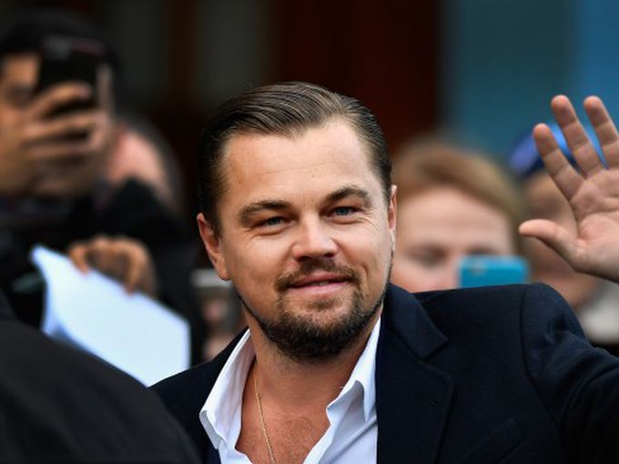 Лео ди Каприо и неговият клуб от 25-годишни приятелки