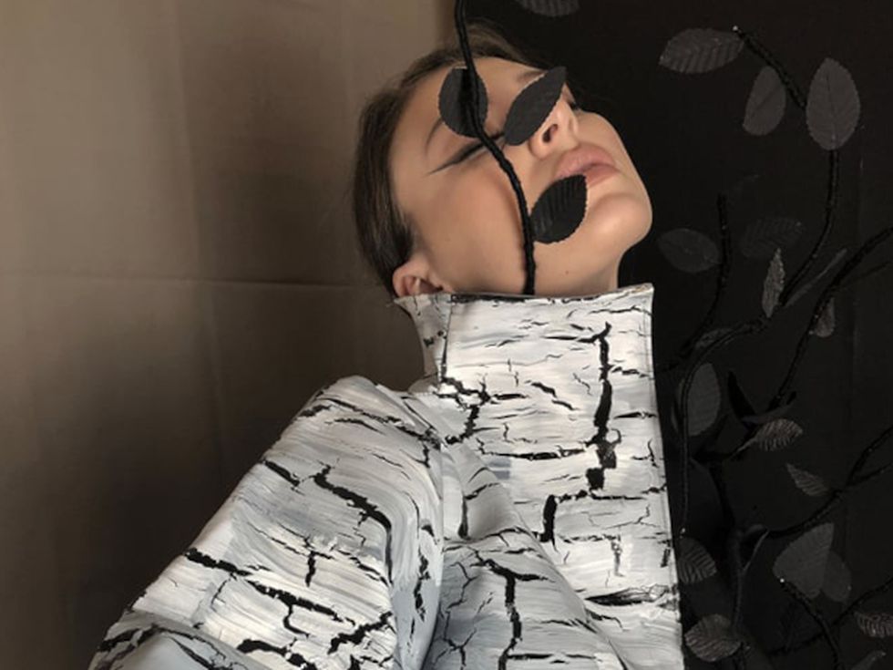 Тръби и бетон в дрехи на млади дизайнери