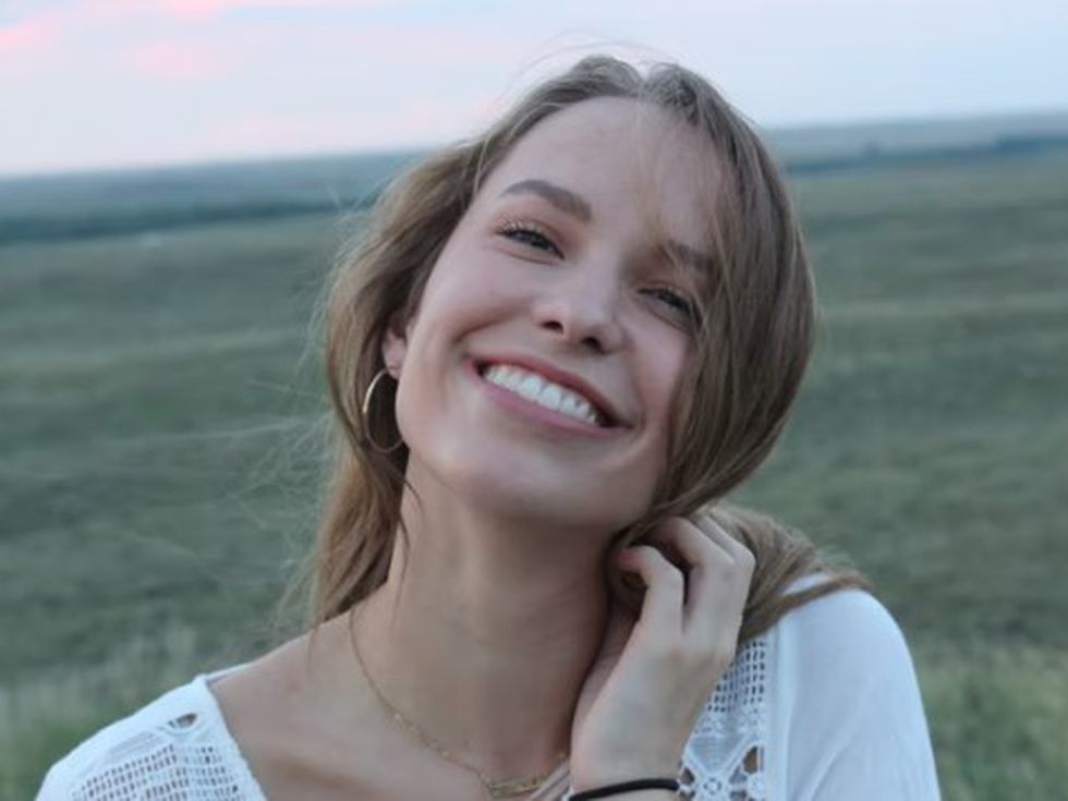 Емоционален и романтичен ден за Везните, нови преживявания за Водолеите