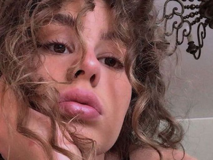 Дарина, дъщерята на президента Радев, впечатлява с красота и финес