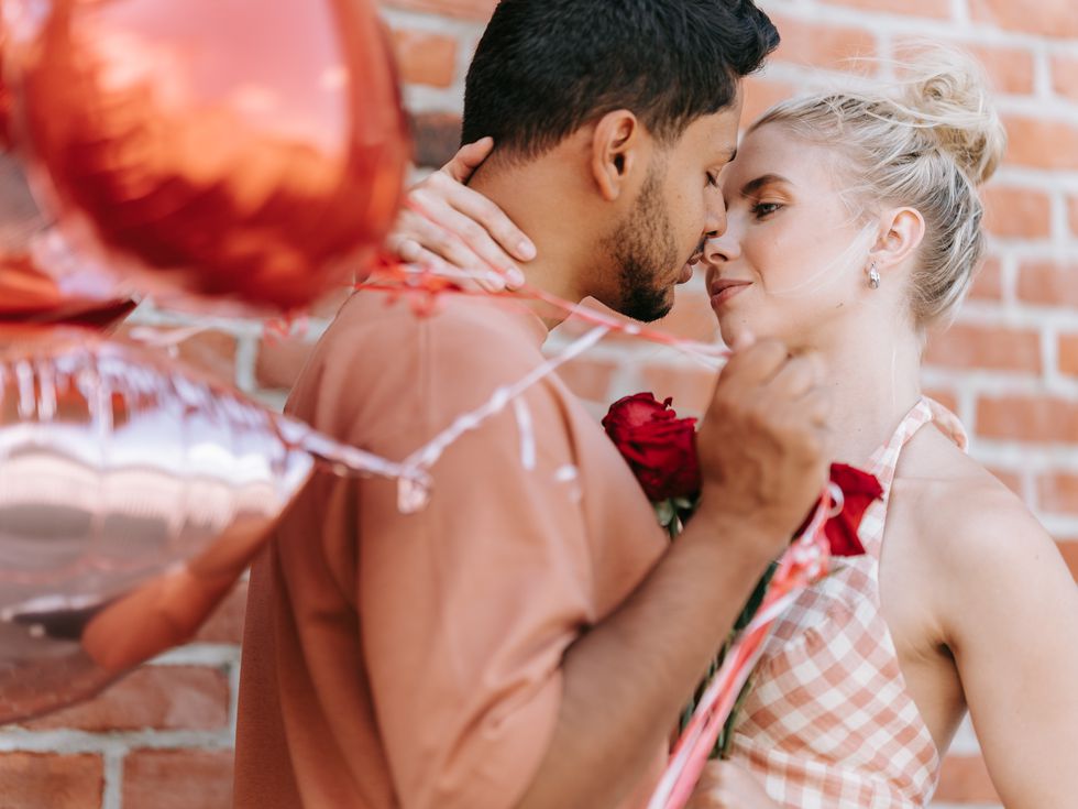 Везни, март ще ви донесе много страст!