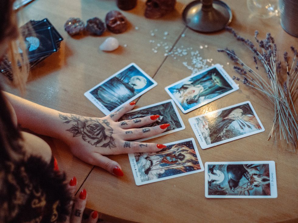 Раци, ето какво казва вашият таро хороскоп за януари (Видео)