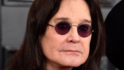 Ози Озбърн беше погребан от семейството и най близките си приятели В