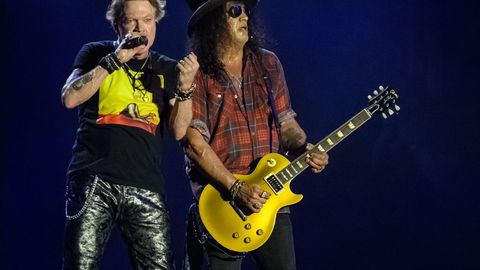 Малко преди тричасовия концерт на стадион Васил Левски басистът на