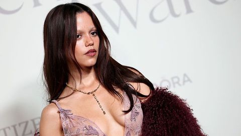 Джена Ортега прикова вниманието с изключително провокативен тоалет по време