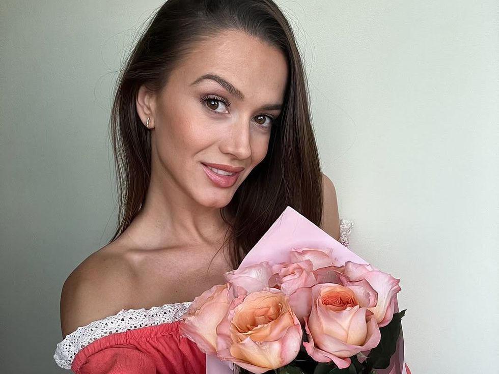 Дениз от "Ергенът: Любов в рая" с провокативна фотосесия в прозрачно боди (Снимки)