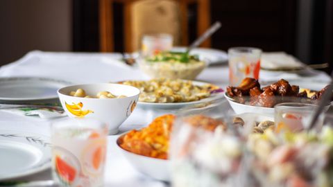 Бъдни вечер е време на топлина светлина и тиха магия