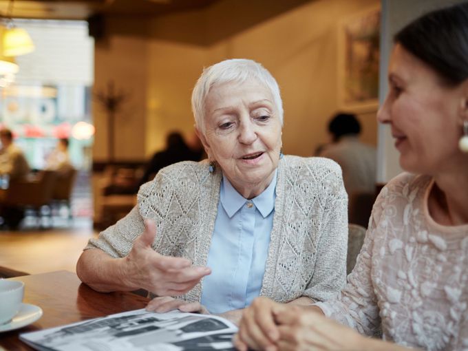 Разговорите са ключови: Забавената реч може да е ранен симптом за когнитивен упадък