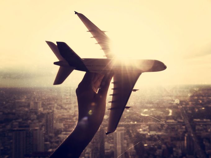 Поредица от грешки в контролната кула на „ЛаГуардия“ са довели до фаталния сблъсък на самолета на "Еър Канада"