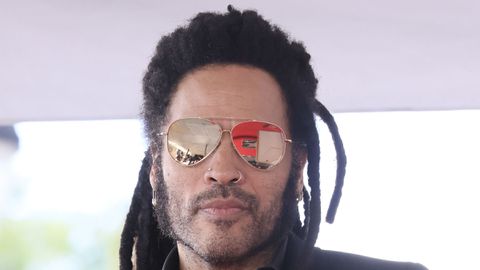 Лени е роден на 26 май 1964 г в Ню