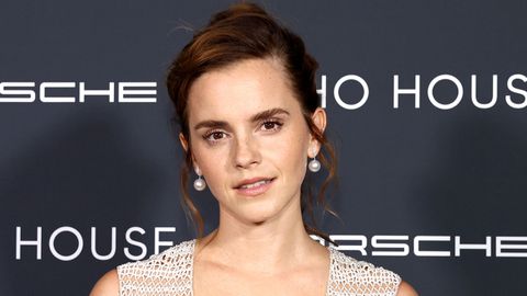 Мистериозният мъж заснет на почивка под италианското слънце със звездата