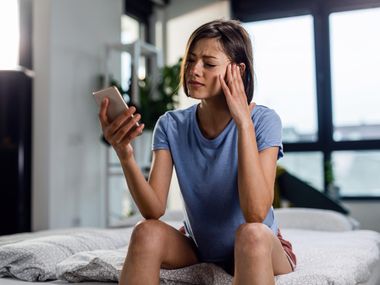 Защо не можеш да четеш книга след TikTok: Науката разкрива как кратките видеа унищожават мозъка ни